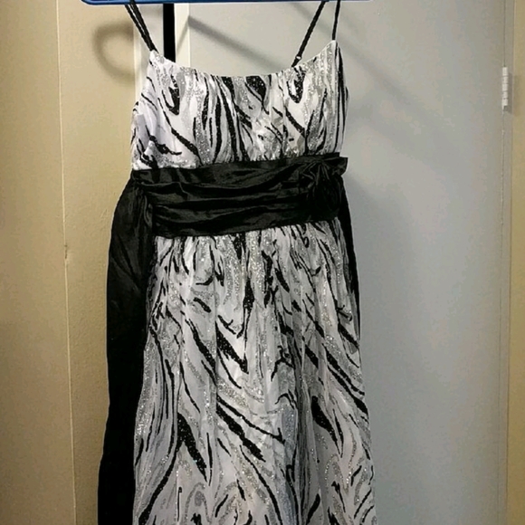 Silvery sparkly dress - Picture 1 of 3